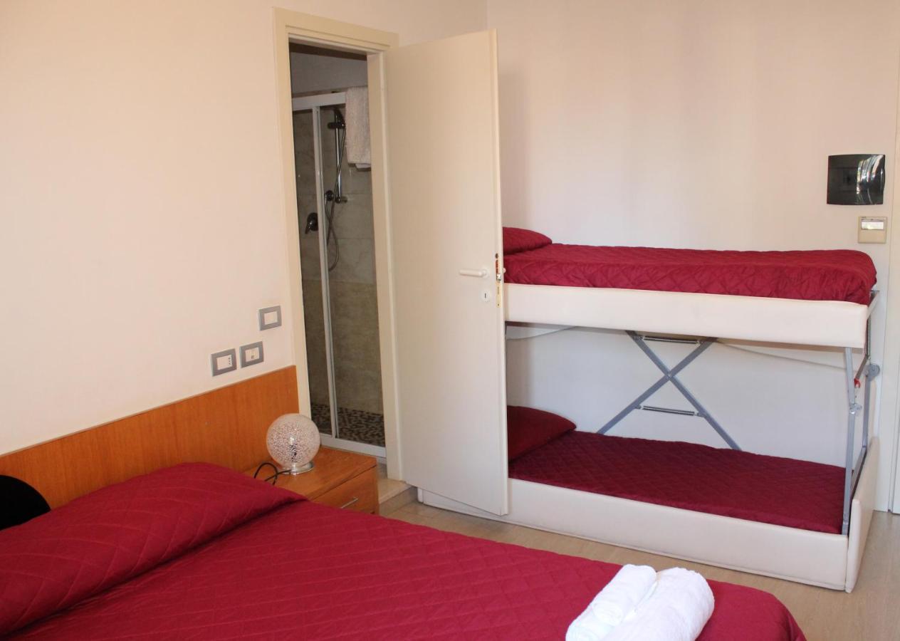 Hotel Morolli Римини Экстерьер фото