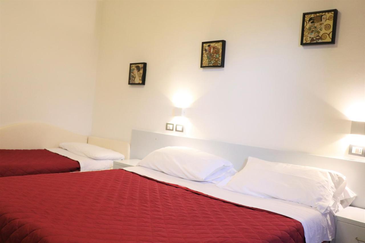 Hotel Morolli Римини Экстерьер фото
