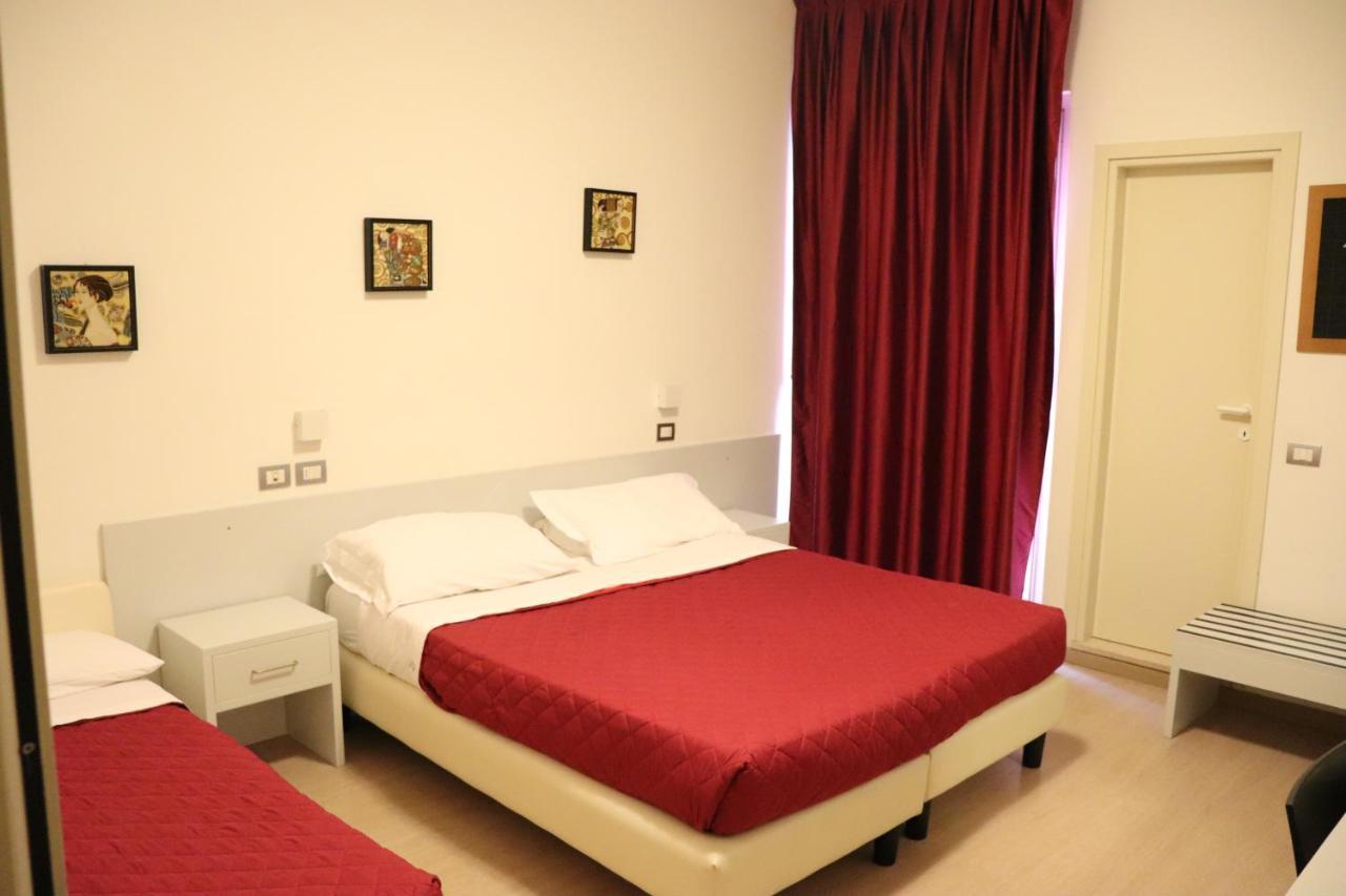 Hotel Morolli Римини Экстерьер фото