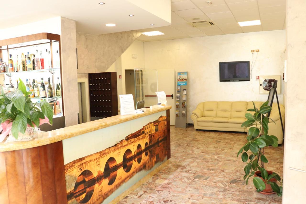 Hotel Morolli Римини Экстерьер фото
