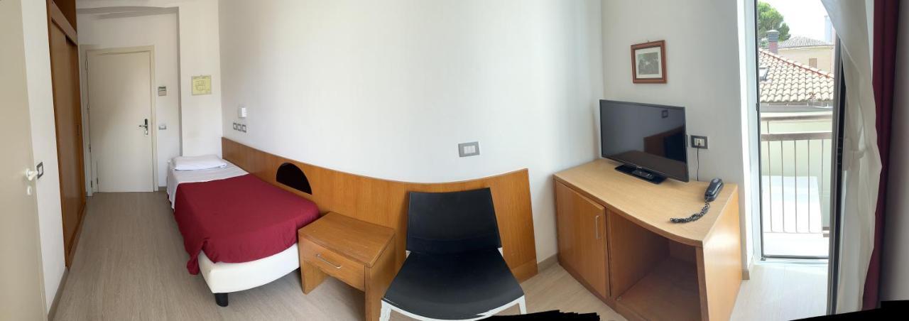 Hotel Morolli Римини Экстерьер фото