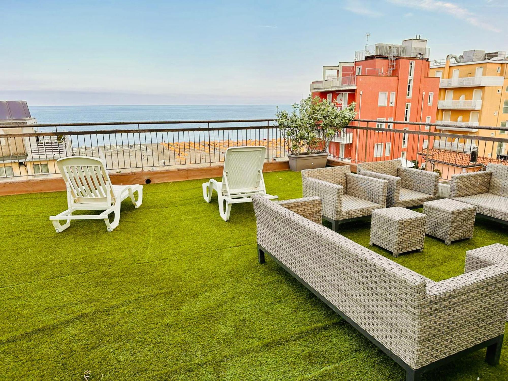 Hotel Morolli Римини Экстерьер фото