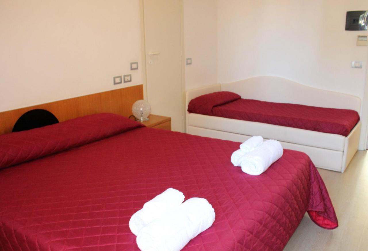 Hotel Morolli Римини Экстерьер фото