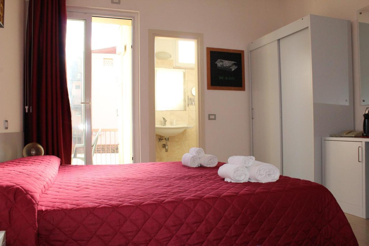 Hotel Morolli Римини Экстерьер фото