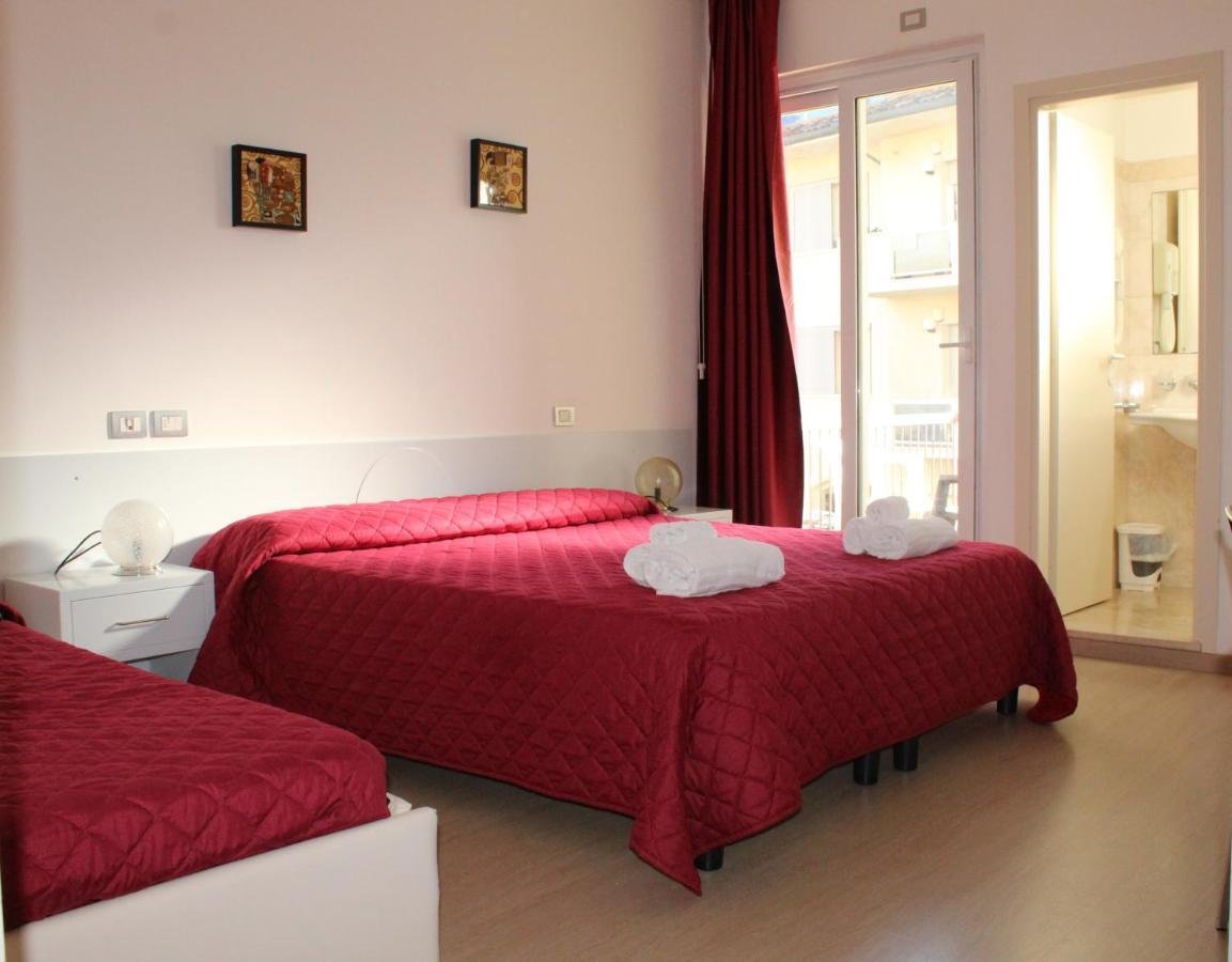 Hotel Morolli Римини Экстерьер фото