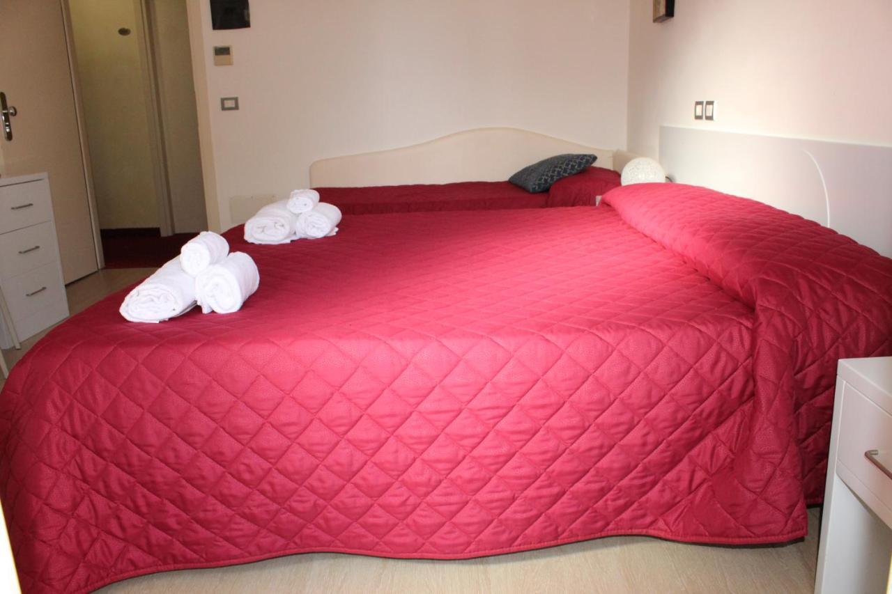 Hotel Morolli Римини Экстерьер фото