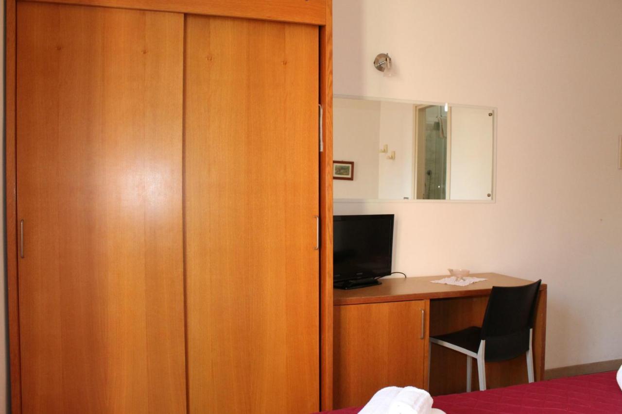 Hotel Morolli Римини Экстерьер фото