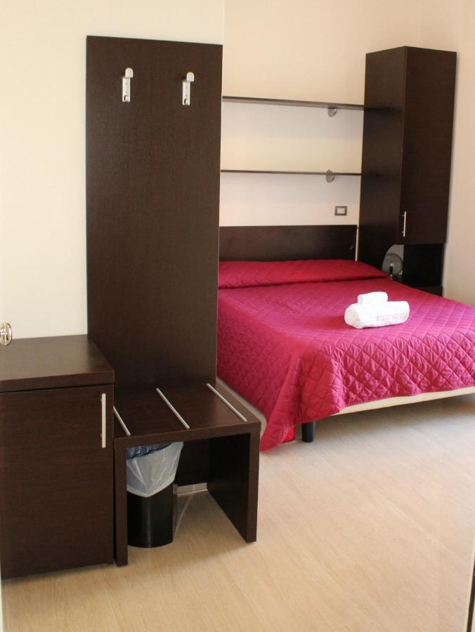 Hotel Morolli Римини Экстерьер фото