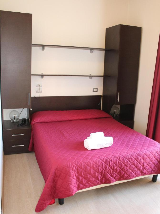 Hotel Morolli Римини Экстерьер фото