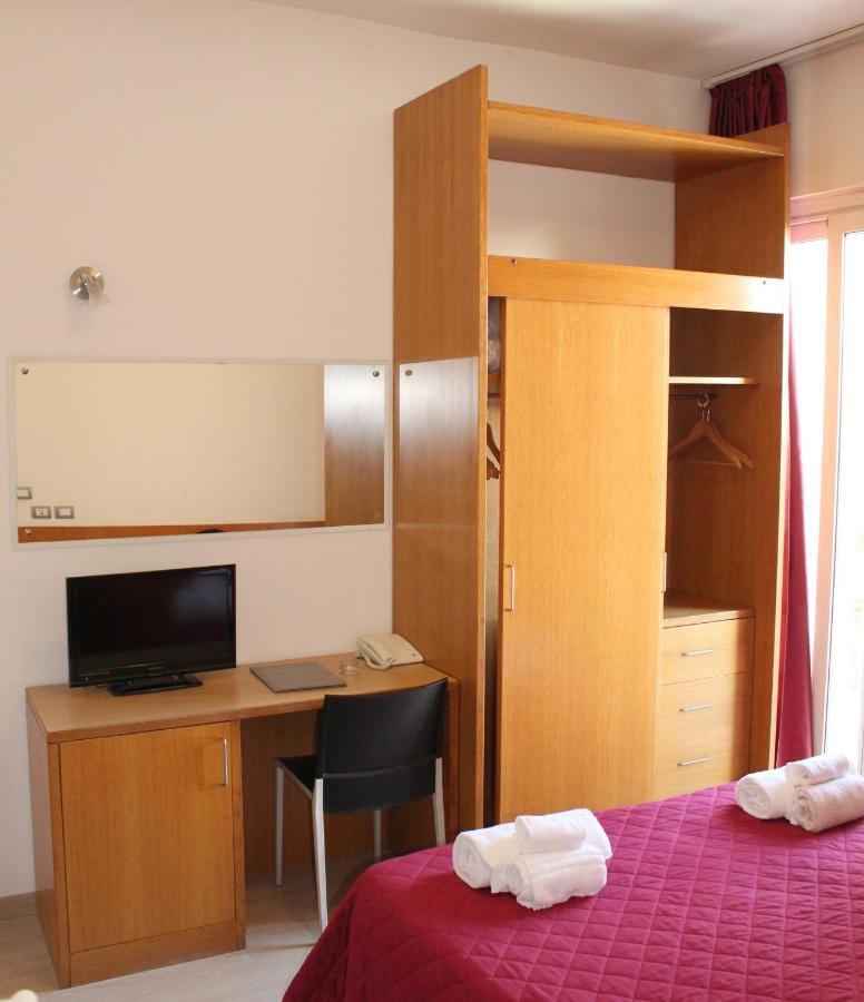 Hotel Morolli Римини Экстерьер фото