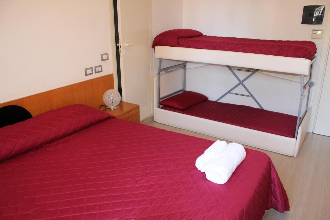 Hotel Morolli Римини Экстерьер фото