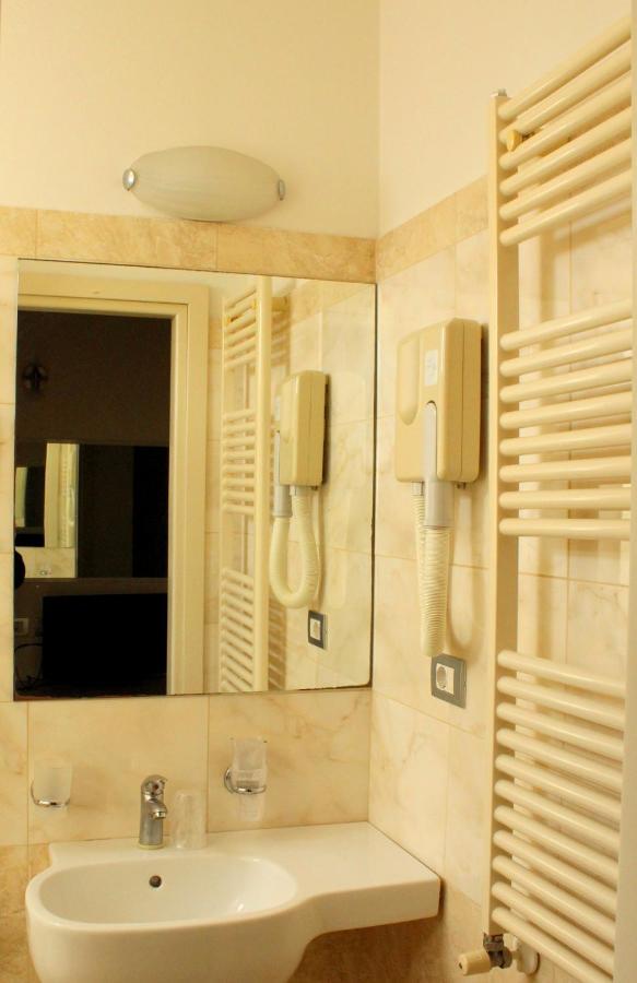 Hotel Morolli Римини Экстерьер фото