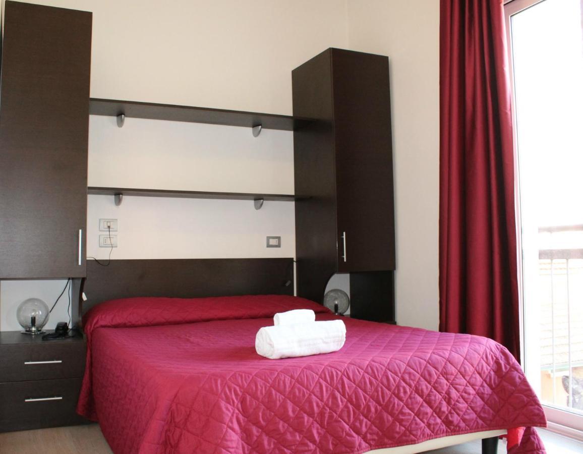 Hotel Morolli Римини Экстерьер фото