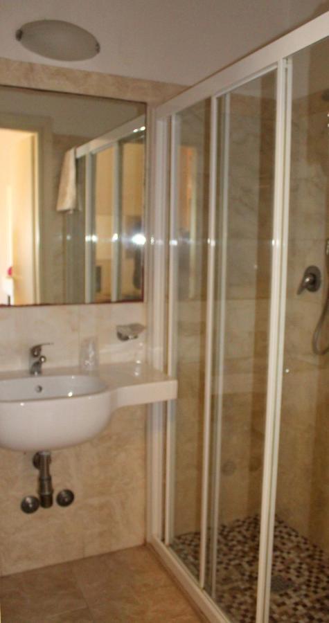 Hotel Morolli Римини Экстерьер фото